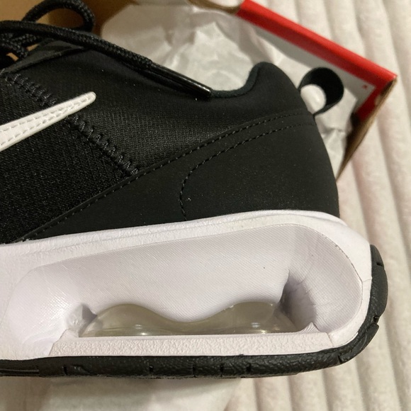 Brand New Ladies Nike - Picture 3 of 12